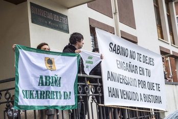 Vecinos de Abiña reivindicando que forman parte de Sukarrieta.