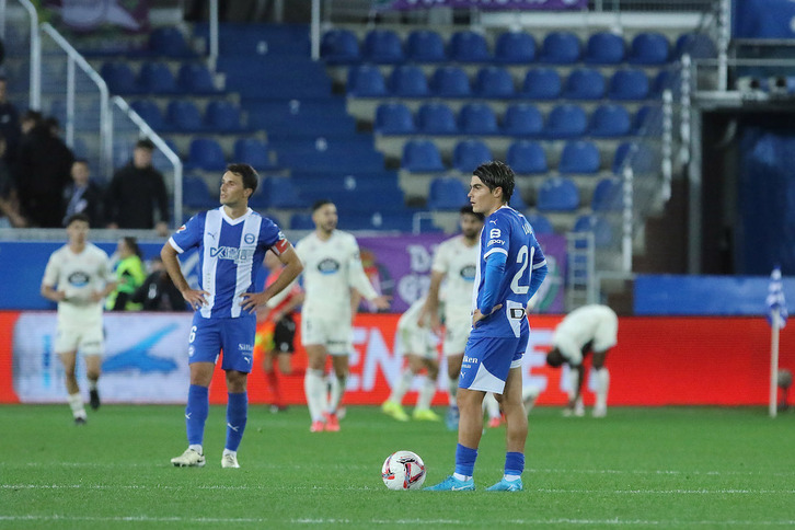 Los jugadores babazorros, cabizbajos tras la derrota.