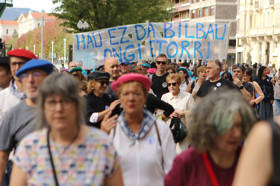 Begoñako kalejira Etxebarria parkeko tximiniatik abiatu da.