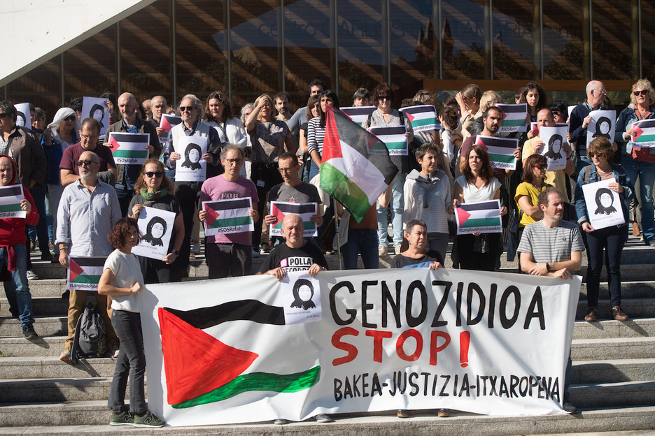 Donostiako Ibaetako campusean egin duten kontzentrazioa.