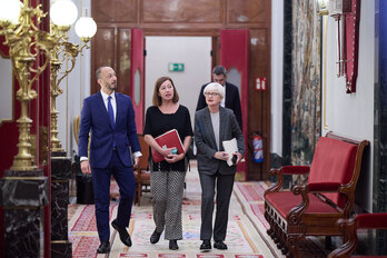 Miembros de la Mesa del Congreso español, con su presidenta, Francina Armengol, en el centro.