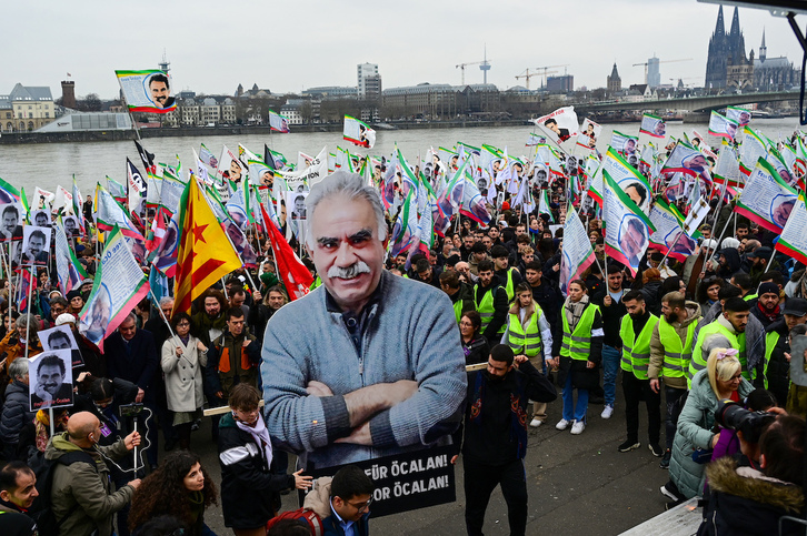 Manifestación en Colonia en el 25 aniversario del encarcelamiento de Abdulah Ocalan.