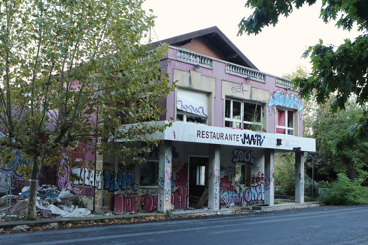 Los edificios de los antiguos restaurantes de Artxanda se encuentran en un grave proceso de deterioro.