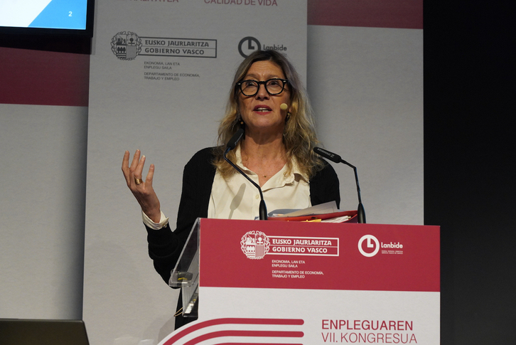 Sandrine Cazes, durante su intervención en el VII Congreso de Empleo, celebrado en Gasteiz.