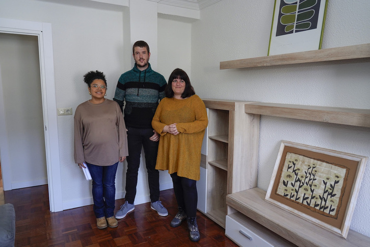 Representantes de SOS Racismo Nafarroa y el alcalde de Berriozar han presentado este proyecto pionero.