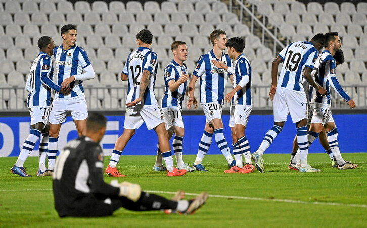 Los jugadores realistas celebran el gol de Sergio Gómez que parecía otorgar la tranquilidad.