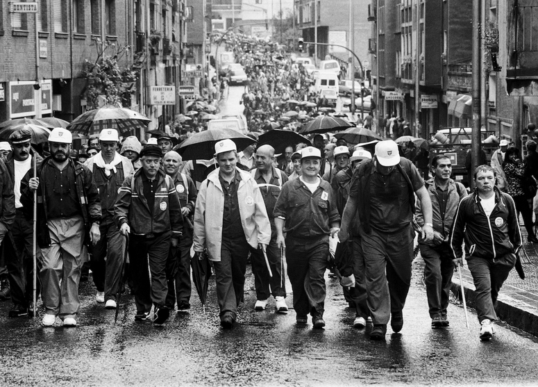 Trabajadores de AHV camino de Madrid en defensa de sus puestos de trabajo.