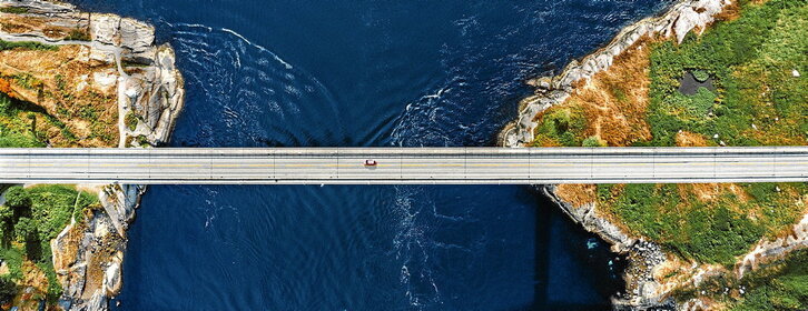 Saltstraumen-go zubiak Saltstraumen itsasartea zeharkatzen du. (Getty Images)