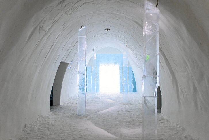 Icehotel 34ko korridore bat. (Roy Rochlin/Getty Images)