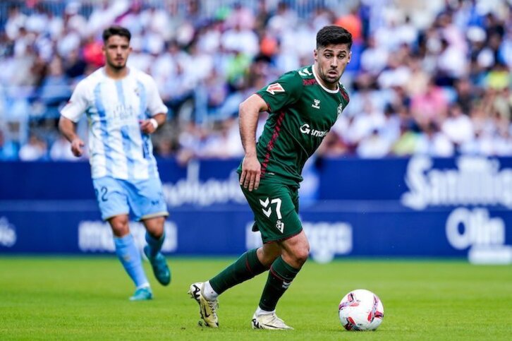 Alkain ha vuelto al once en La Rosaleda tras tomarse un respiro el miércoles.