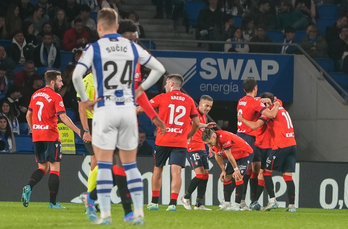 Jugadores de Osasuna celebran el gol de Budimir.