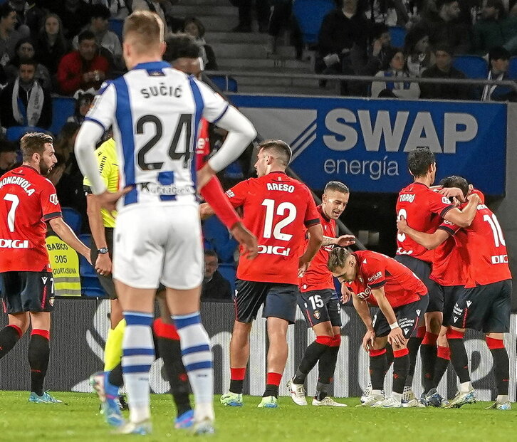 Los jugadores de Osasuna celebran el gol de Budimir.