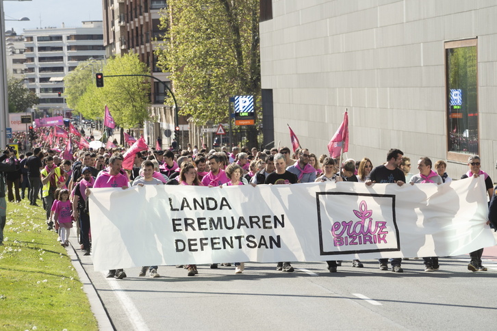 Manifestación convocada por Erdiz Bizirik que recorrió las calles de Iruñea en abril.