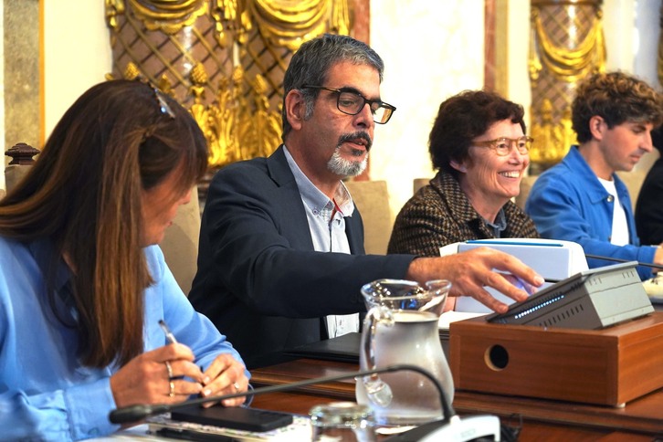 Eneko Goia, el alcalde de Donostia, en el pleno de política general celebrado este lunes en el ayuntamiento.