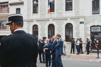 Angelu, Baiona, Biarritz, Ziburu eta Urruñako herri polizia jadanik armatua da.