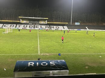 Los jugadores del Cortes entrenando en el Ciudad de Tudela.