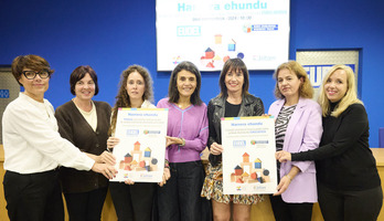 Esther Apraiz y Nerea Melgosa han presentado el manual en una jornada con entidades locales.