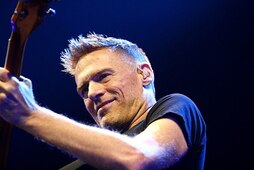 Bryan Adams, Alemaniako kontzertu batean, 2007an.