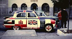 Erreferendumaren emaitzak ospatzeko apaindutako autoa, Gibraltarren.