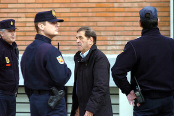 Jose Luis Elkoro, poliziez inguratuta, Madrileko Casa de Campoko auzitegian.