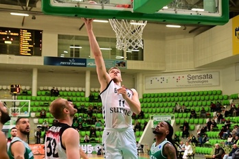 De Ridder, uno de los máximos anotadores de Surne Bilbao Basket en Bulgaria.