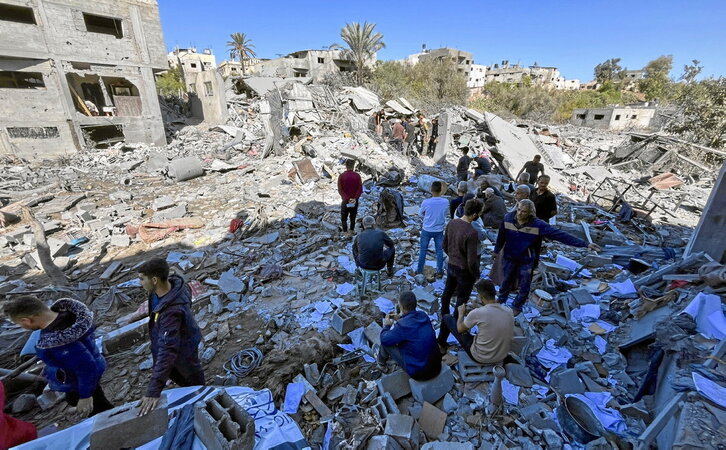 Rescate de heridos en un bombardeo en la ciudad de Abasiyeh, cerca de Tiro.