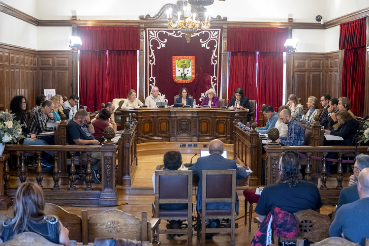 Pleno del Ayuntamiento de Getxo en el que se ha aprobado una moción sobre el derribo del palacete Irurak Bat.