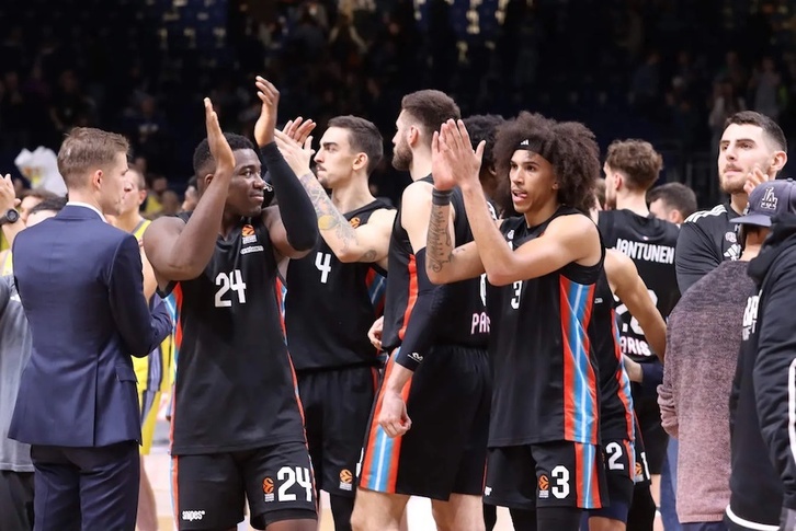 Paris Basketball talde berria eta lotsagabea.