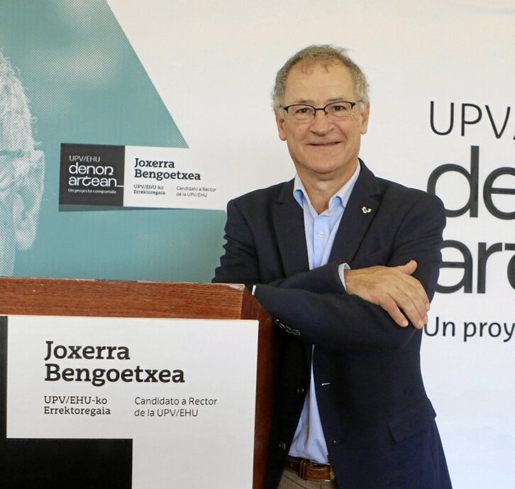 Bengoetxea presentó su candidatura a rector.