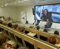 Lourdes Pérez, Gurutz Linazasoro y Lourdes Ubetagoyena (presidenta de Aubixa).