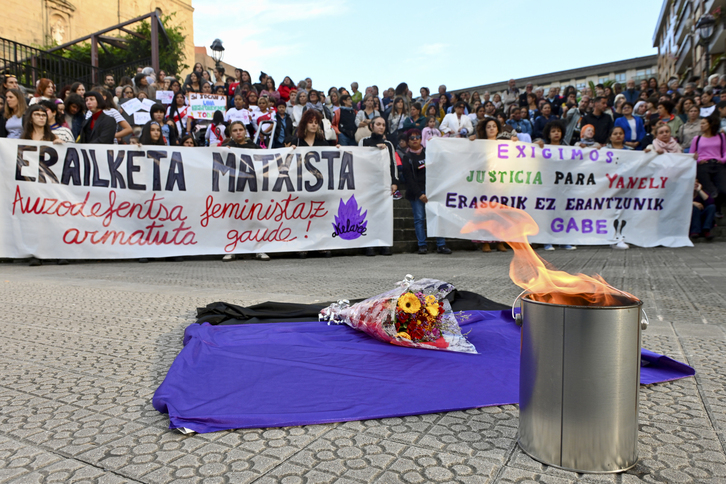 Concentración para denunciar la muerte de Yaneli Gonzales en Santutxu, en septiembre.