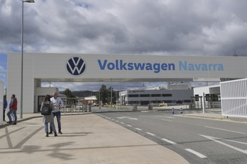 La planta de Volkswagen en Landaben suspende dos turnos del lunes.