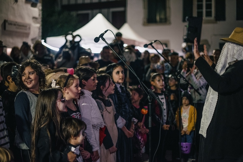 Les enfants sont les personnages principaux de la soirée.