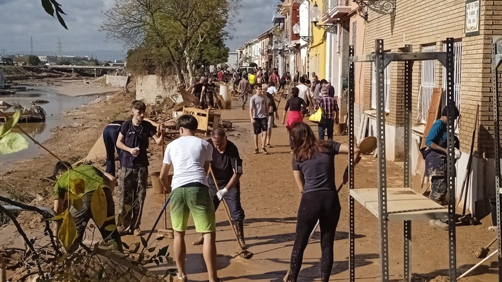 Imágenes del extrarradio de la ciudad de Valencia y zona cero de la catástrofe.