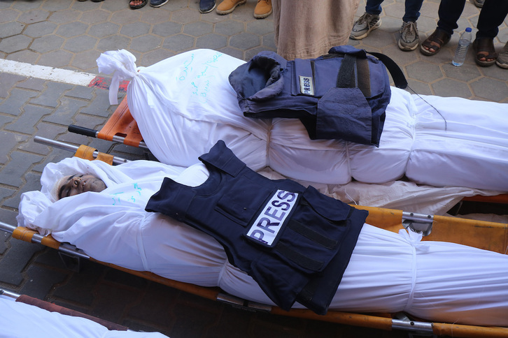 Funerales del periodista palestino Muhammed Abd Rabboz y su hermana Sumeyye Abd Rabbo, muertos en un ataque israelí en el campo de refugiados de Nuseirat, en Dair-el Balah, Gaza, en agosto pasado.