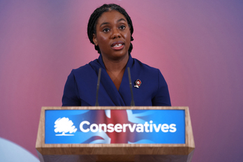 Kemi Badenoch, nueva líder del Partido Conservador británico, en su discurso tras ser elegida.