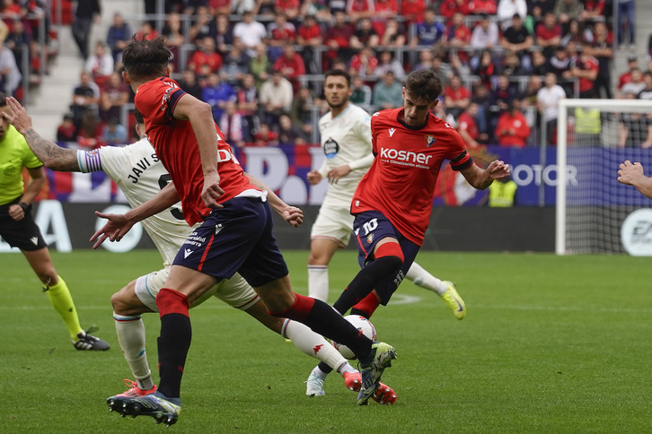 Aimar ha sido el encargo de canalizar el juego ofensivo rojillo y ha estado cerca de marcar.