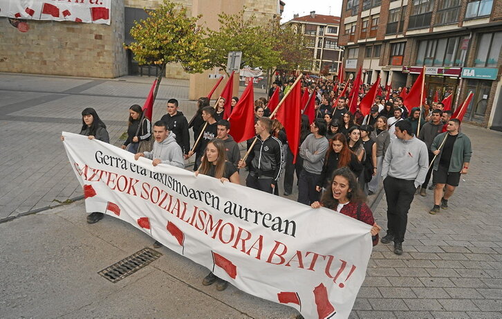 Gazte Topagune Sozialistaren kariaz, atzo egindako manifestazioa.