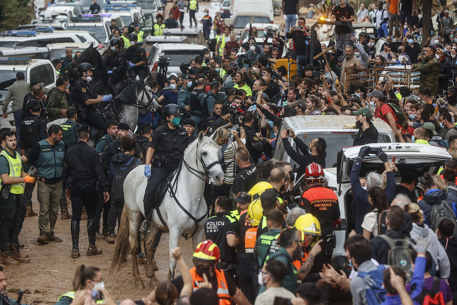 Una ingente cantidad de policías han protegido al rey español.