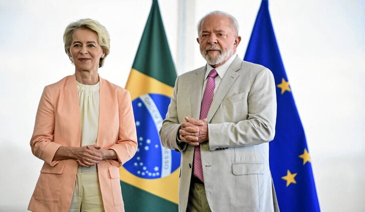 La presidenta de la Comisión Europea, Ursula von der Leyen, y el presidente de Brasil, Lula da Silva, en un encuentro el pasado año para tratar de allanar el camino para el pacto.