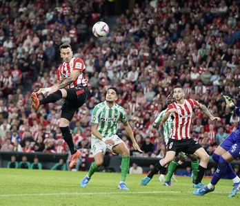 Con este plástico remate de cabeza de Berenguer, el Athletic ha conseguido el 1-1.