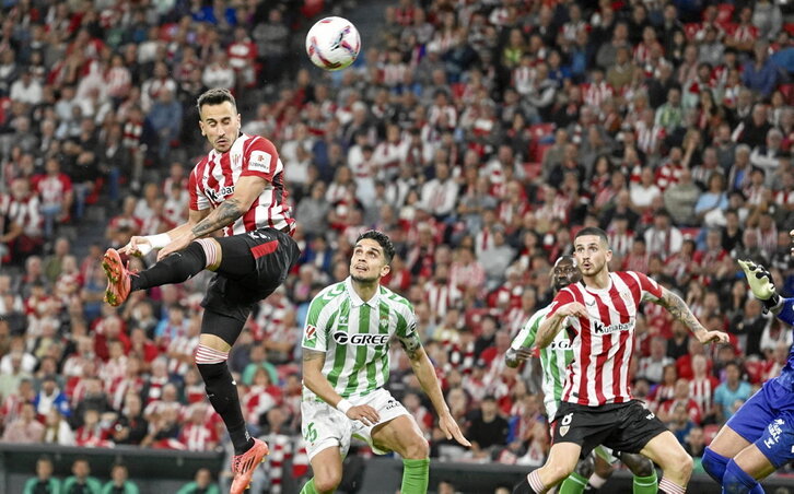 Con este bonito remate de cabeza, Berenguer logró el definitivo 1-1.