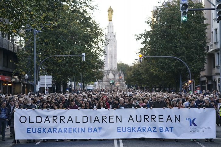 Duela urtebete euskararen oldarraldiaren kontra Bilbon egin zen manifestazioa.