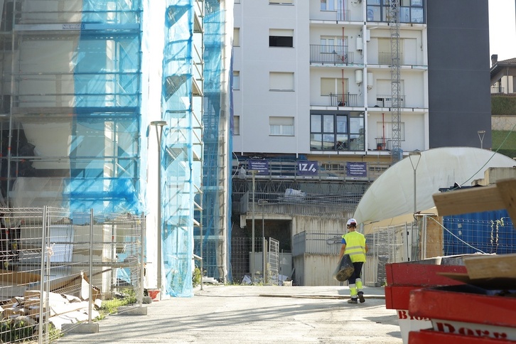 Trabajos de rehabilitación de viviendas en Lasarte-Oria.