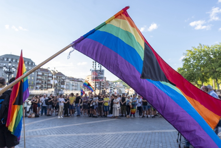 magen de archivo de una concentración contra la LGTBIfobia en Bilbo.