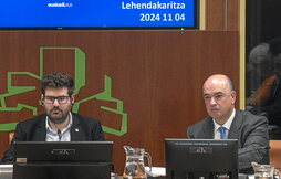 El secretario general de Coordinación y Comunicación Social de Lehendakaritza, Mikel Iriondo, en el Parlamento.