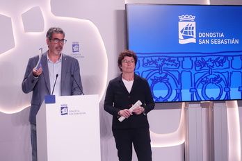 Eneko Goia y Nekane Arzallus, en la presentación de la documentación para la declaración de zona tensionada.