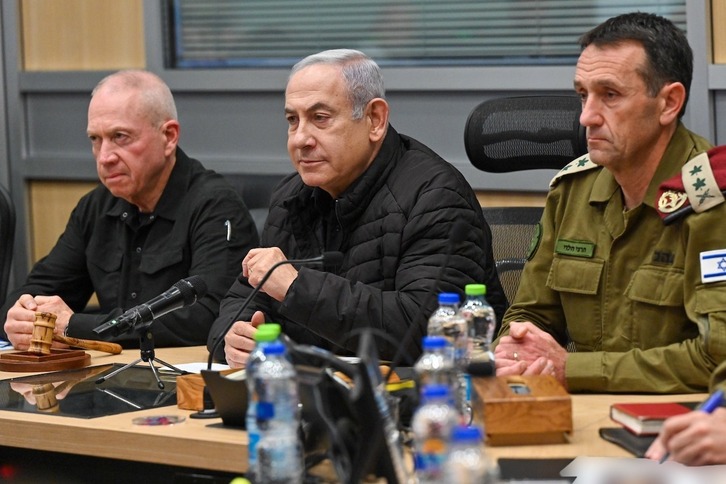 Benjamin Netanyahu y Yoav Gallant, en una reunión con militares a finales de octubre.