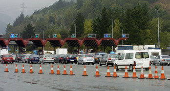 Peaje de la autopista AP-68 a la altura de Laudio.