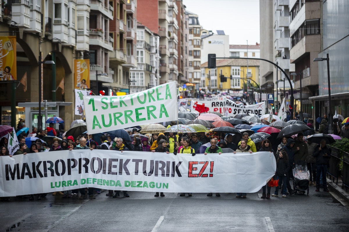 Manifestación contra los macroproyectos energéticos en Gasteiz, el pasado 26 de octubre. (Jaizki FONTANEDA | FOKU)